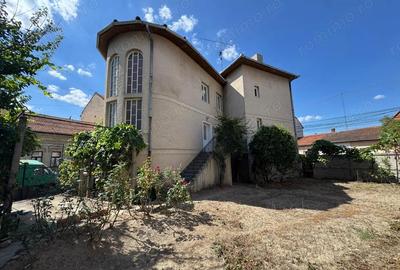 Casă cu Teren 378 Mp în Central - 9