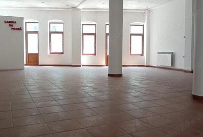 Inchiriez spa?iu comercial ultracentral str. Cuza Voda - 2