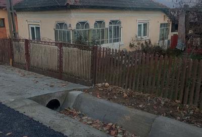 Casă cu 3 camere cu Teren 1350 Mp în Dârmănești - 2