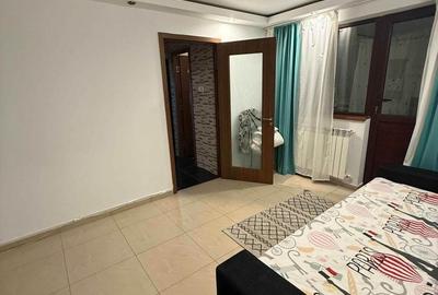 Apartament cu 3 camere semidecomandat, mobilat în Viziru 1