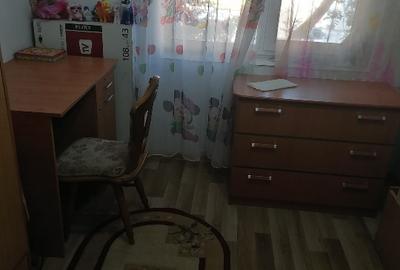 Apartament cu 3 camere semidecomandat în Rahova - 1
