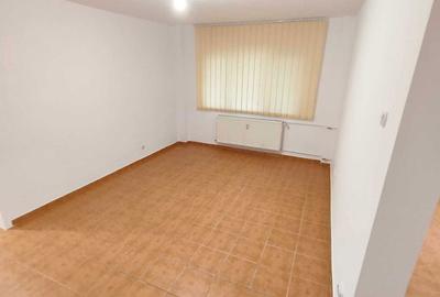 Apartament cu 4 camere semidecomandat în Turda - 4