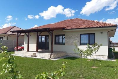 Casă individuală cu 3 camere în Sântandrei
