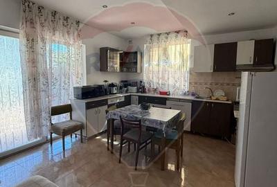 Casa / Vila cu 9 camere de vanzare in zona 1 Mai - 27