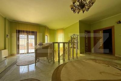 Casă cu 10 camere cu Teren 908 Mp în Central - 18