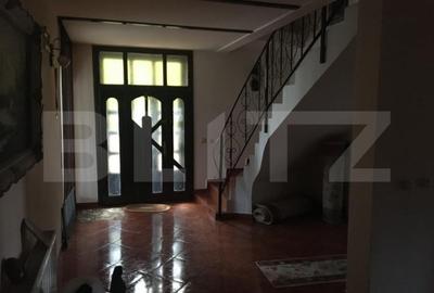 Casă cu 5 camere cu Teren 1700 Mp în Ulmi - 1