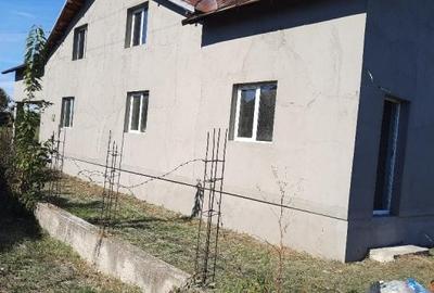 Casă individuală cu 4 camere în Târgșoru Vechi