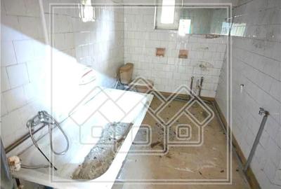 Casă cu 4 camere cu Canalizare în Trei Stejari - 5