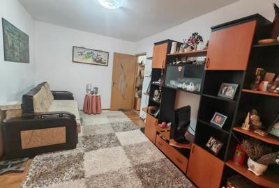 Apartament cu 2 camere semidecomandat în Km 4 - 5