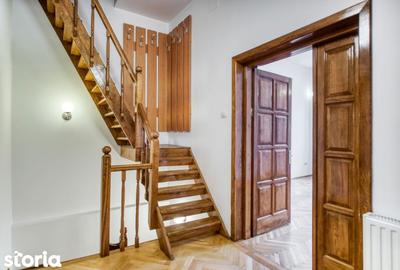 Casă cu 10 camere cu Canalizare în Centrul Istoric - 10