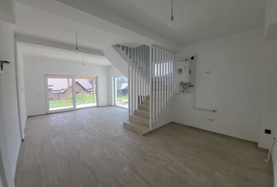 Casa cu 4 camere Finalizata Mutare Imediata Hlincea Aproape de Scoala si Gradi - 2