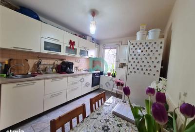 Apartament cu 3 camere decomandat în Craiter