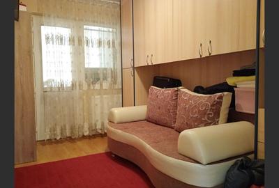 Apartament cu 3 camere semidecomandat, mobilat în Micro 40 - 2