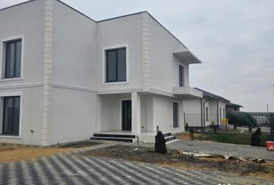 Casă cu 7 camere cu Teren 412 Mp în Malu Mare - 8