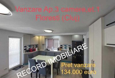 Apartament 3 camere,2 bai, etaj 1, 2 parcari in Floresti