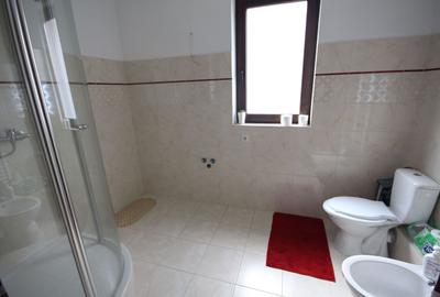 Duplex cu 5 camere cu Canalizare în Braytim - 11