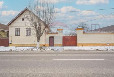Casă de vânzare în centrul localității Prejmer, teren 5.417 mp! - 1
