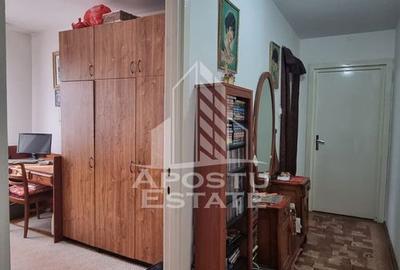 Apartament cu 3 camere semidecomandat, mobilat în Circumvalațiunii - 9