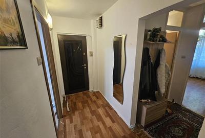 Apartament cu 3 camere decomandat, mobilat în Micro IV - 9