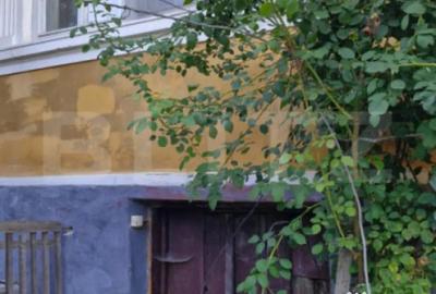 Casă cu 4 camere cu Teren 2400 Mp în Central