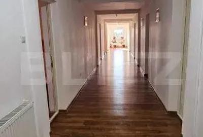 Casă cu 16 camere cu Canalizare în Central - 2