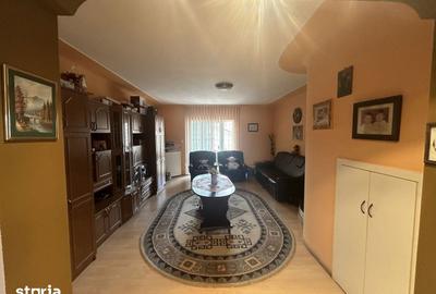 Casă cu 7 camere cu Teren 1300 Mp în Central - 3