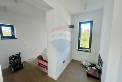 Casa / Vila cu 4 camere de vanzare in zona Nord - 16