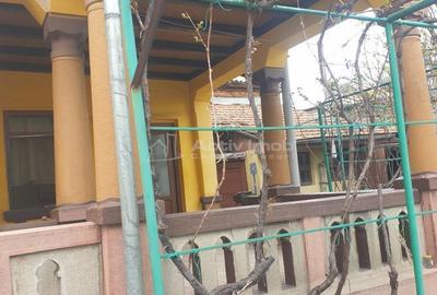 Casa pe sol, teren 330 mp, pretabila : cabinet, locuinta- zona Puskin - 2