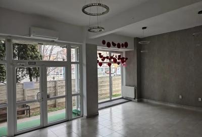 Spațiu comercial, de 140 mp, în Central - 3