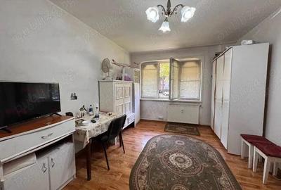 Garsoniera decomandata, Mihalache, parter, bloc reabilitat - 1