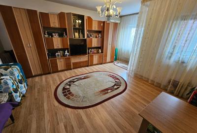 Apartament cu 3 camere decomandat în Drumul Sării - 1