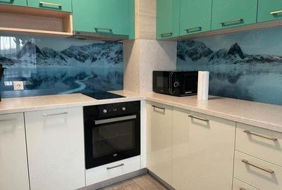 Apartament cu 2 camere decomandat în Tractorul