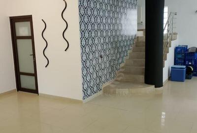 Casă cu 10 camere cu Teren 350 Mp în Central - 11
