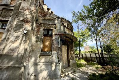 Casă individuală cu 10 camere cu Teren 987 Mp în Splaiul Independenței - 2