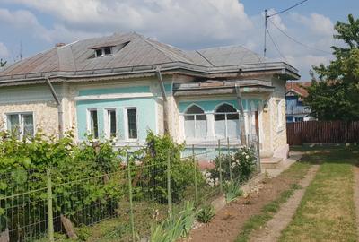 Casă individuală cu 4 camere cu Teren 6000 Mp în Răcătău-Răzeși - 1