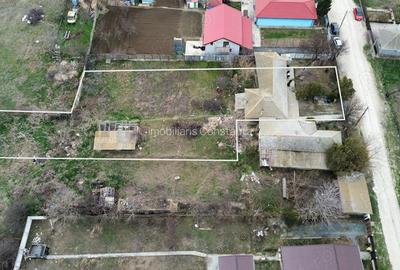 Casă cu 3 camere cu Teren 1600 Mp în Corbu