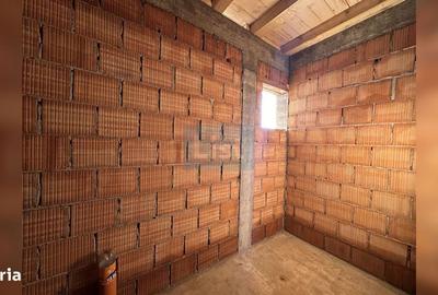 Casă cu 4 camere cu Teren 2000 Mp în Baciu - 8