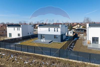 Casă cu 4 camere cu Teren 500 Mp în Sânpetru - 36
