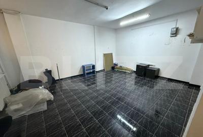 Spațiu comercial, de 68 mp, în Central - 4