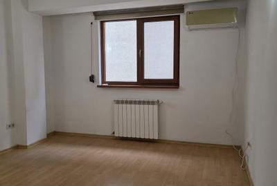 Spațiu comercial, de 98 mp, în Faleza Nord - 13