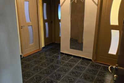 Apartament cu 3 camere decomandat, mobilat în Nord