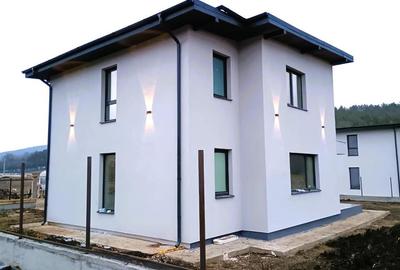 Casă cu 4 camere cu Teren 600 Mp în Valea Lupului