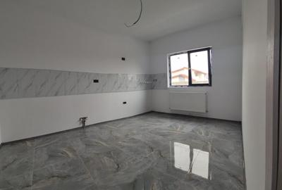 Casă cu 4 camere cu Canalizare în Lumina - 4