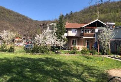 Casă cu 4 camere în Eșelnița - 2