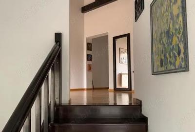 Casă cu 4 camere în Central - 2