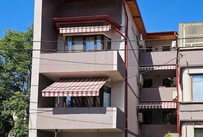 Casă cu 8 camere cu Teren 100 Mp în Titulescu - 1