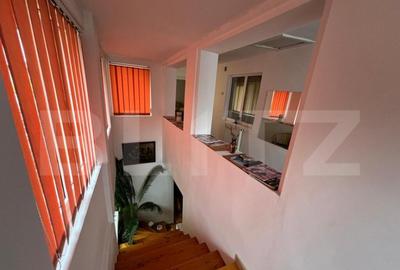 Casă cu 5 camere cu Teren 400 Mp în Valea Rosie