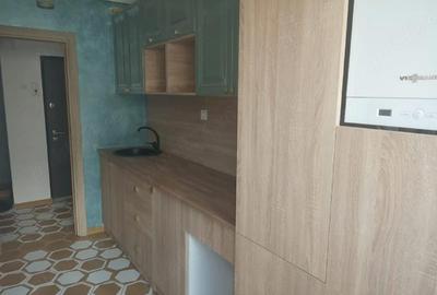 Apartament cu 3 camere semidecomandat în Central - 3