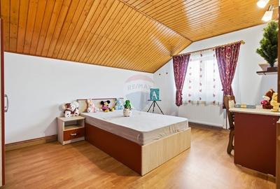 Casă cu 5 camere cu Teren 1000 Mp în Dobrovăț - 9