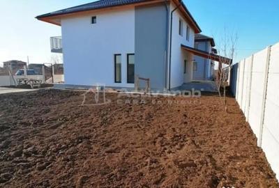 Casă cu 5 camere cu Teren 460 Mp în Domnești - 1